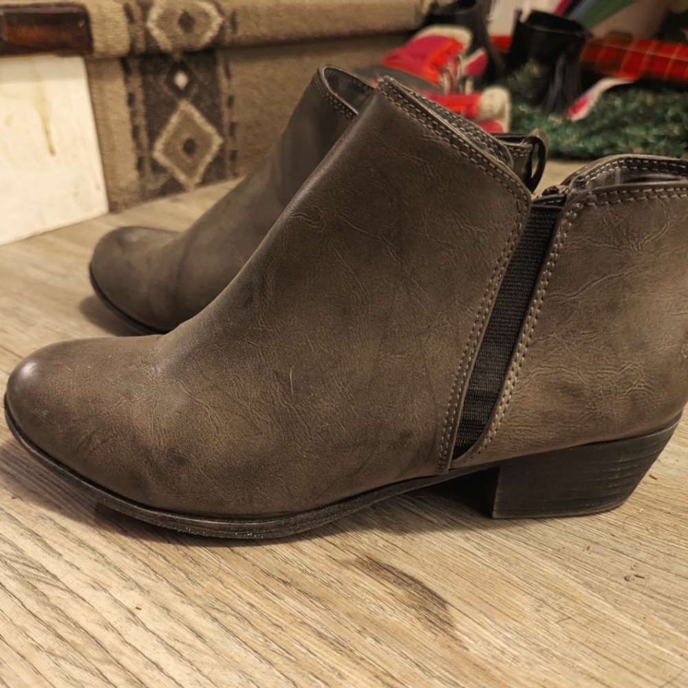 Zigi Soho Grey Ankle Boots Size 9